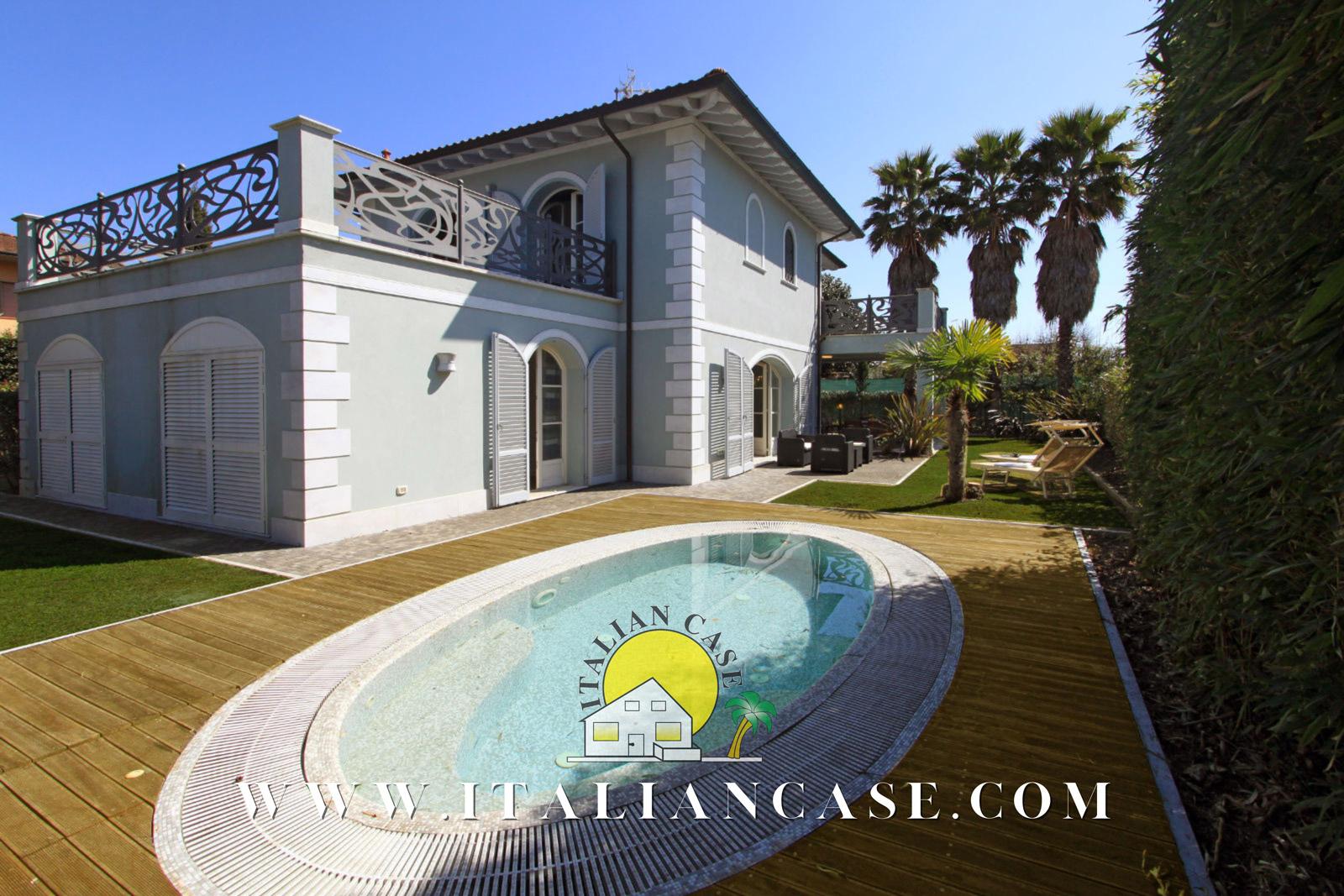 Villa Singola con Piscina in Vendita a Forte dei Marmi